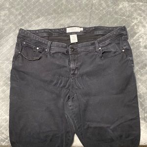 3/$15- TORRID 24 short black denim jeans